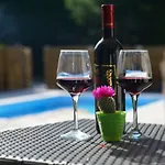 Korona Apartman *