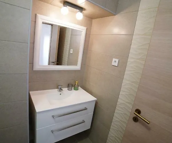 Korona Apartment *